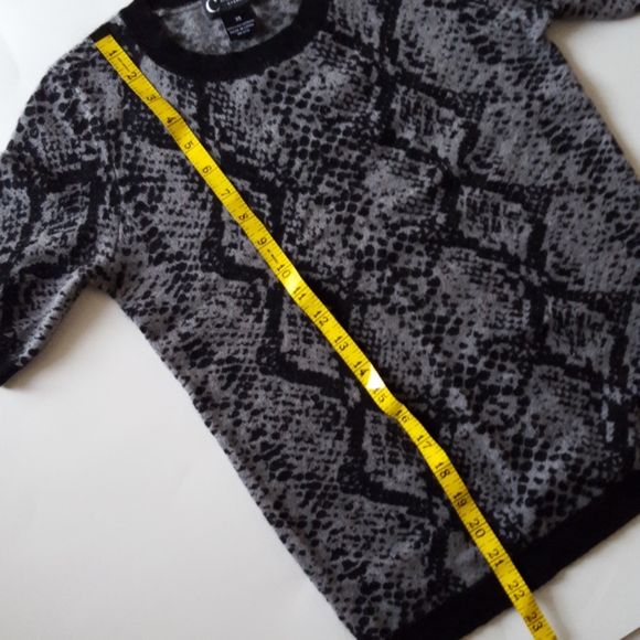 C By Bloomingdales 100% 2 Ply Cashmere Sweater - Picture 11 of 11